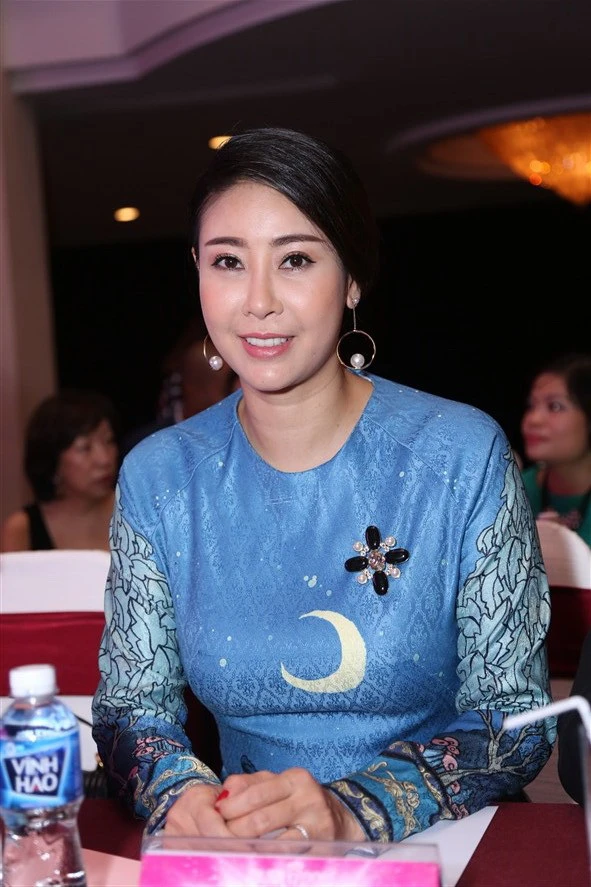 Tám hoa hậu, á hậu Việt Nam cùng đọ sắc ảnh 3