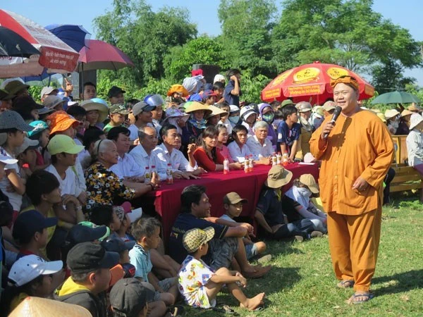 Lục lạc vàng tạm dừng phát sóng, sân khấu Sao Minh Béo vẫn diễn ảnh 1