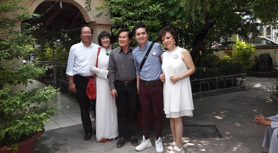 Đông đảo giới nghệ sĩ quy tụ về lễ tưởng niệm NSND Phùng Há