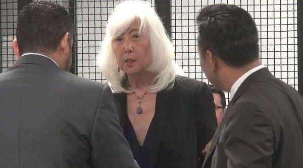 Luật sư Mia Mayamoto ở lần Minh Béo ra tòa thứ ba