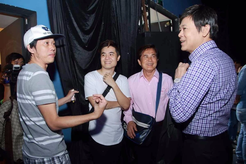 Thăm hỏi hai cha con nghệ sĩ Hoài Thanh và danh ca Thái Châu