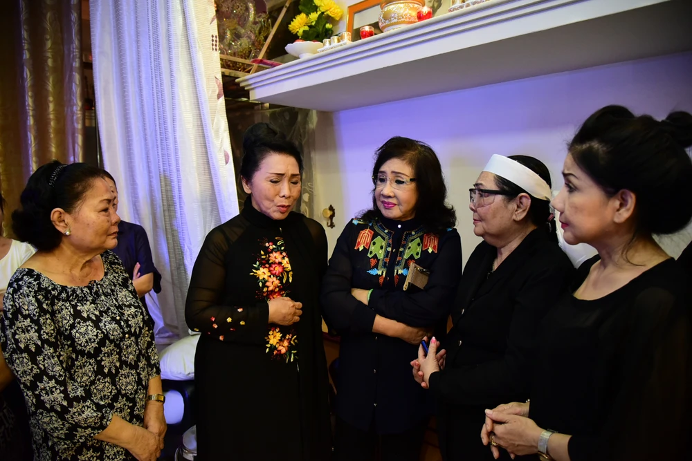 Đông đảo nghệ sĩ, khán giả đến viếng NSND Thanh Tòng ảnh 15