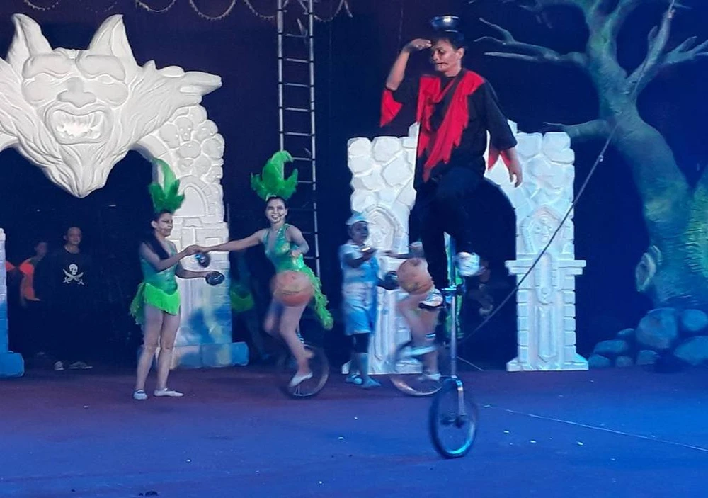 đêm xiếc haloween 1