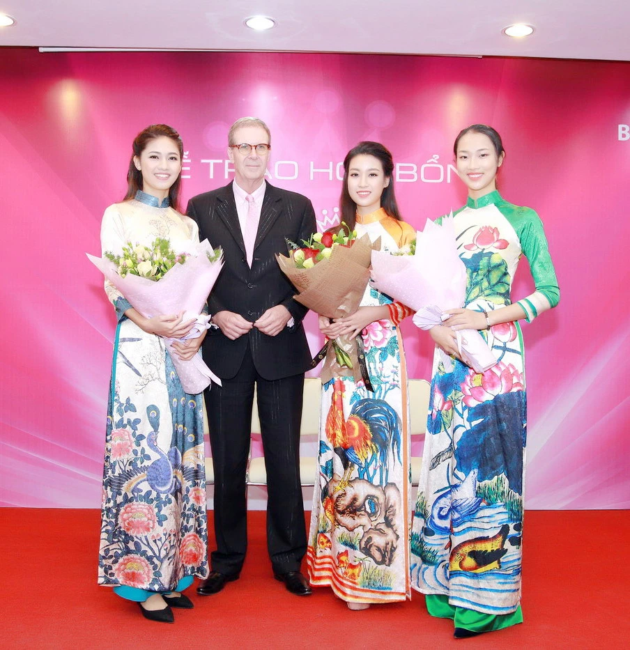 Mỹ Linh, Thanh Tú diện áo dài của hoa hậu Ngọc Hân ảnh 11