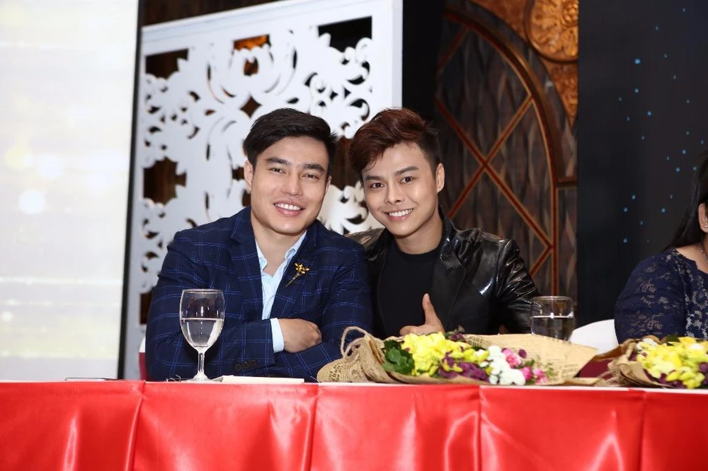 Cặp đôi quán quân Lê Dương Bảo Lâm và chuông vàng vọng cổ Võ Minh Lâm.