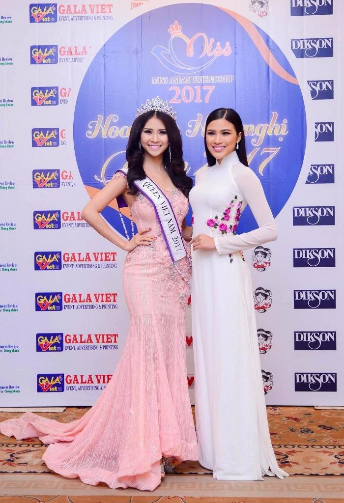 Á khôi Hoa khôi Du lịch Việt Nam 2017 Phương Liên và Người đẹp biển Nguyễn Thị Thành.