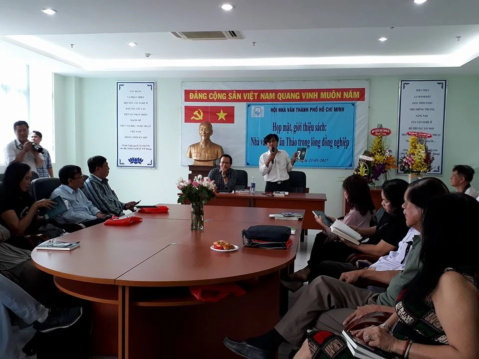 Ra mắt sách về nhà văn 'Ông cá Hô' ảnh 2