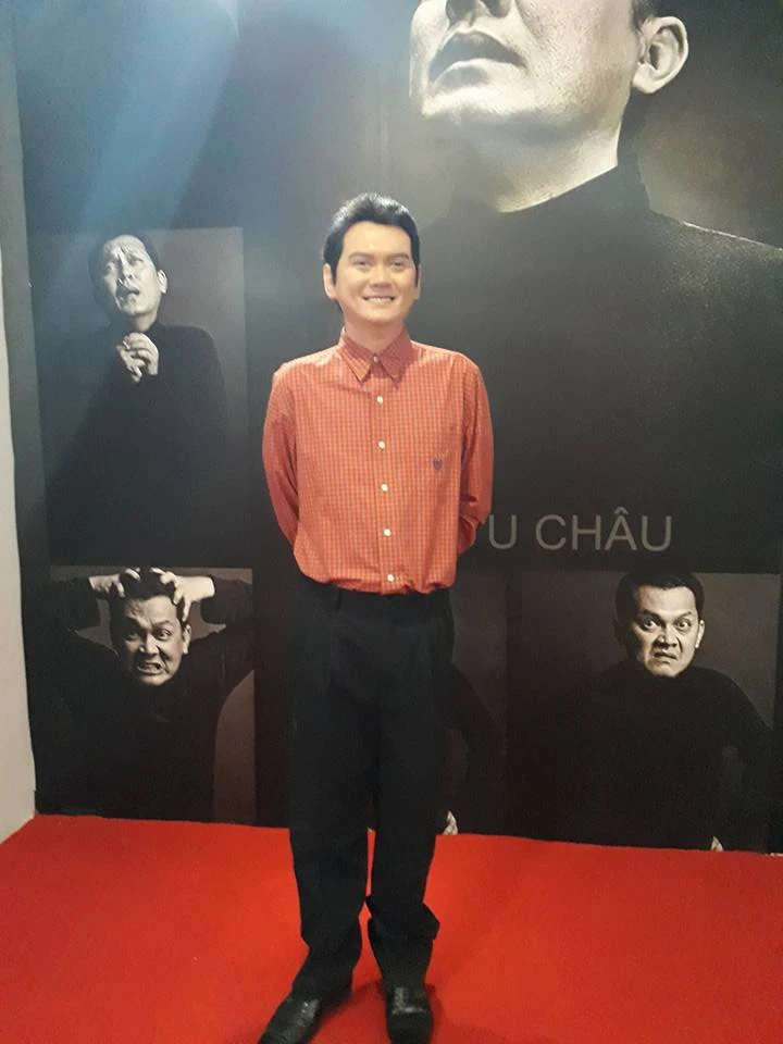 Các nghệ sĩ thích thú ngắm mình qua tượng sáp ảnh 16