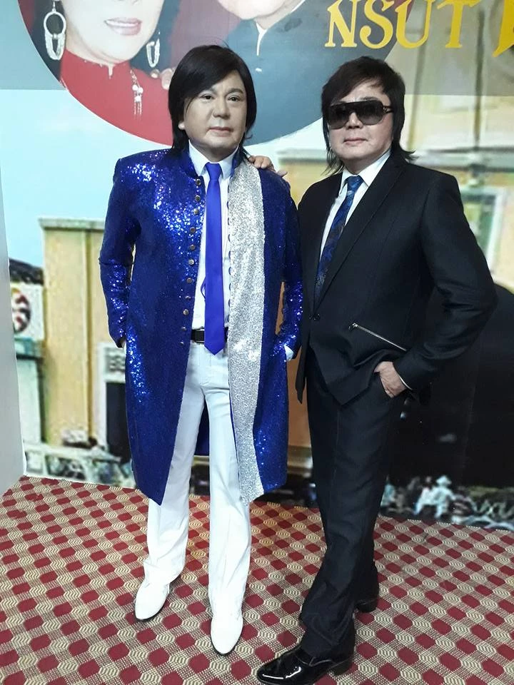 Các nghệ sĩ thích thú ngắm mình qua tượng sáp ảnh 15