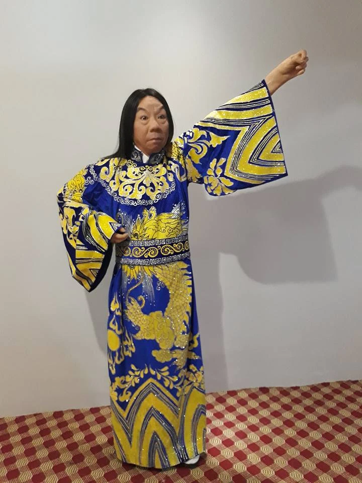 Các nghệ sĩ thích thú ngắm mình qua tượng sáp ảnh 9