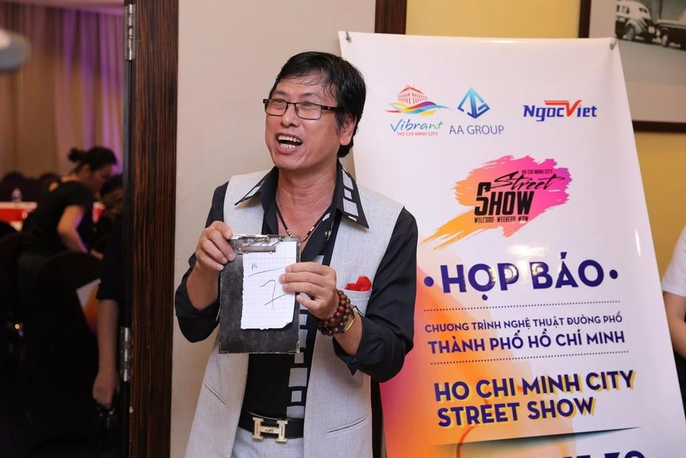 Diễn ảo thuật.