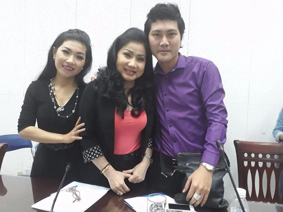 Hai thành viên ban giám khảo cuộc thi - nghệ sĩ Phượng Loan và Đào Vũ Thanh