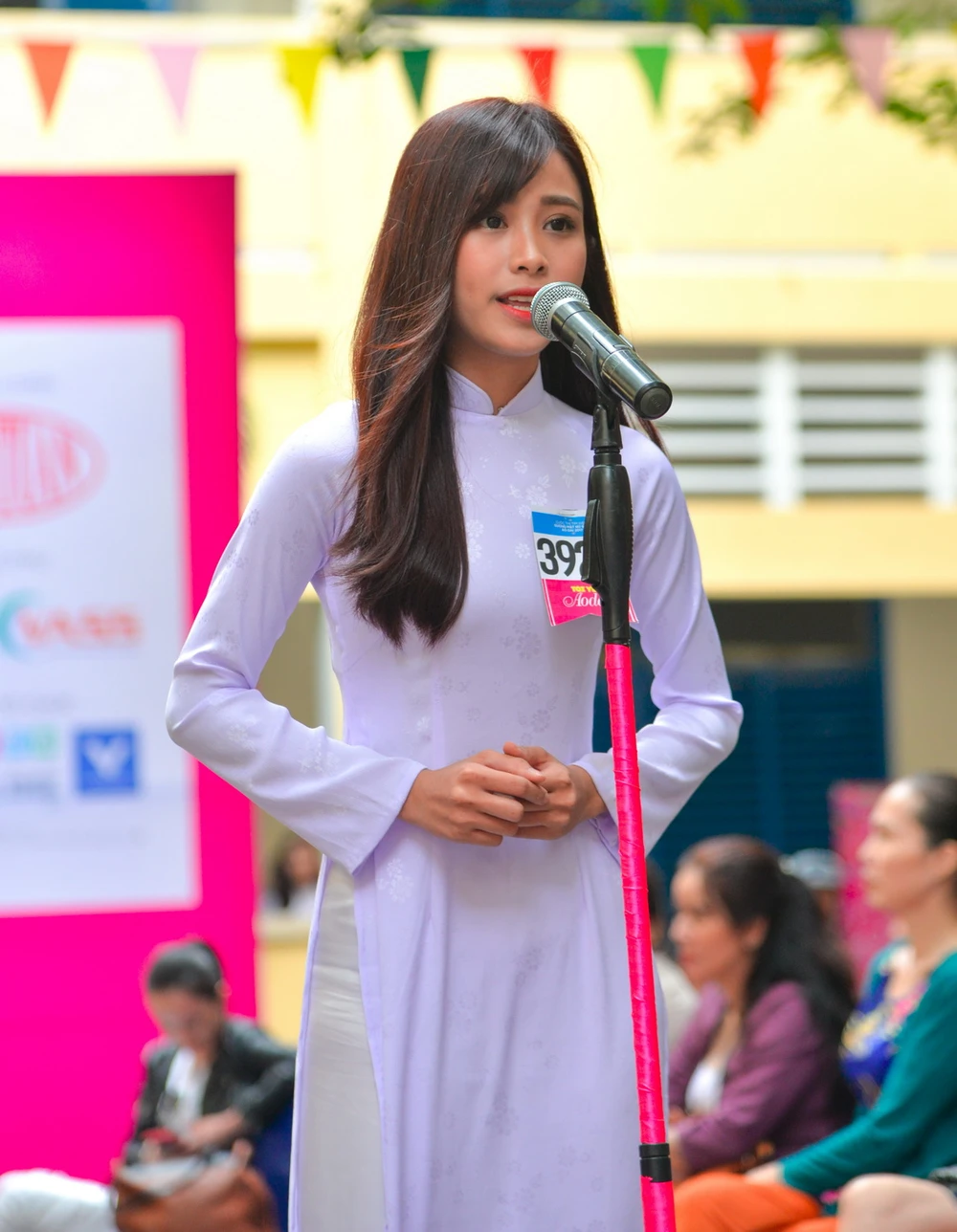 Nữ sinh khoe khéo nét duyên trong tà áo dài ảnh 12