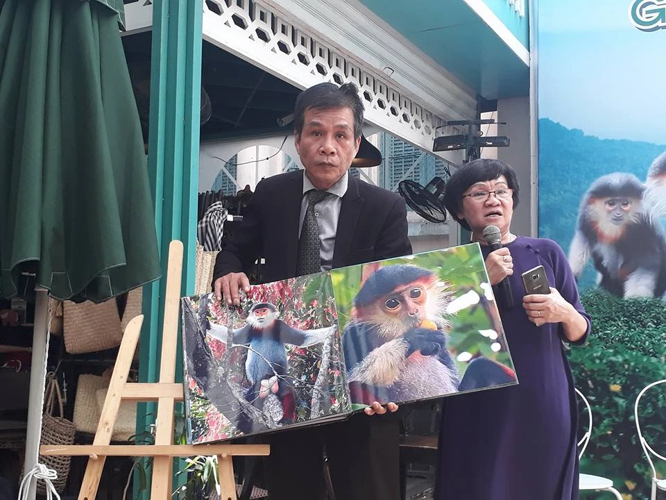 Hoa hậu bị chê xấu gây bất ngờ tại đường sách ảnh 2