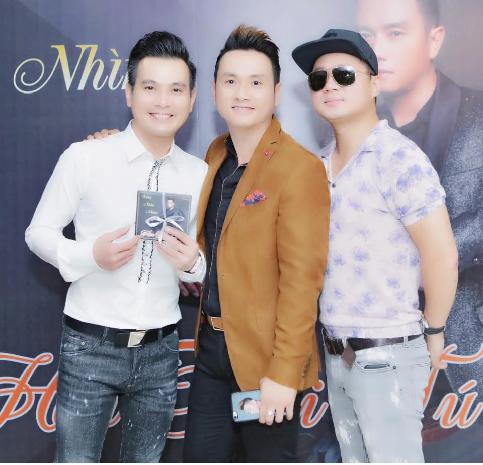 Cùng với Lâm Hùng (bìa trái), Lâm Vũ (bìa phải), Hàn Thái Tú (giữa) là một trong những ca sĩ ăn khách miền Tây thập niên 2000.