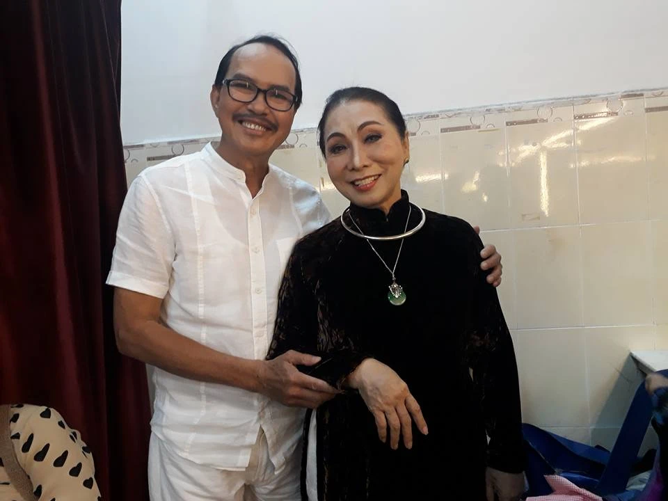 Nghệ sĩ Thanh Điền và Bạch Tuyết vui vẻ khi hội ngộ