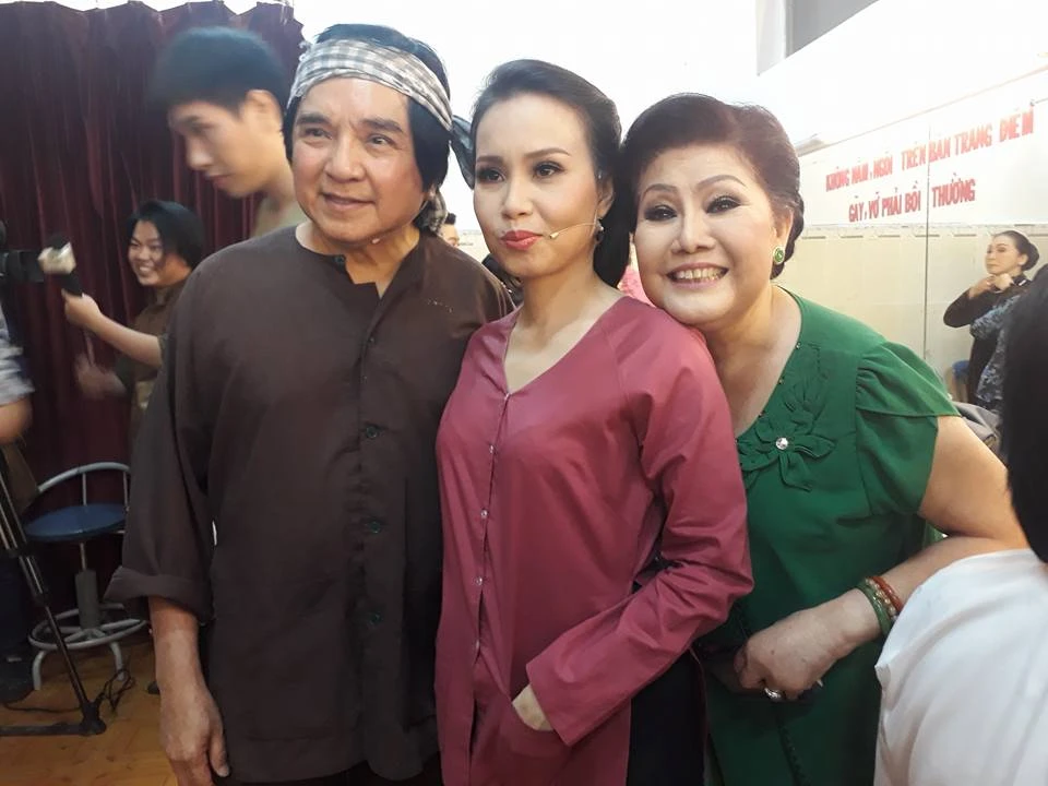 Nghệ sĩ Chí Tâm, ca sĩ Cẩm Ly, Phượng Liên làm duyên trước ống kính