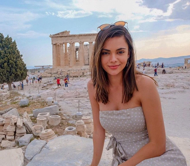 Ngắm nhan sắc quyến rũ của tân Hoa hậu Liên lục địa ảnh 2