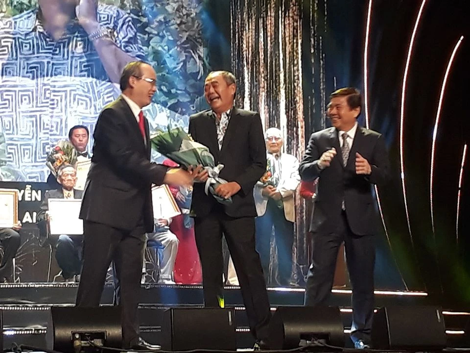 Hình ảnh TP.HCM trọng thể trao tặng danh hiệu NSND, NSƯT ảnh 12