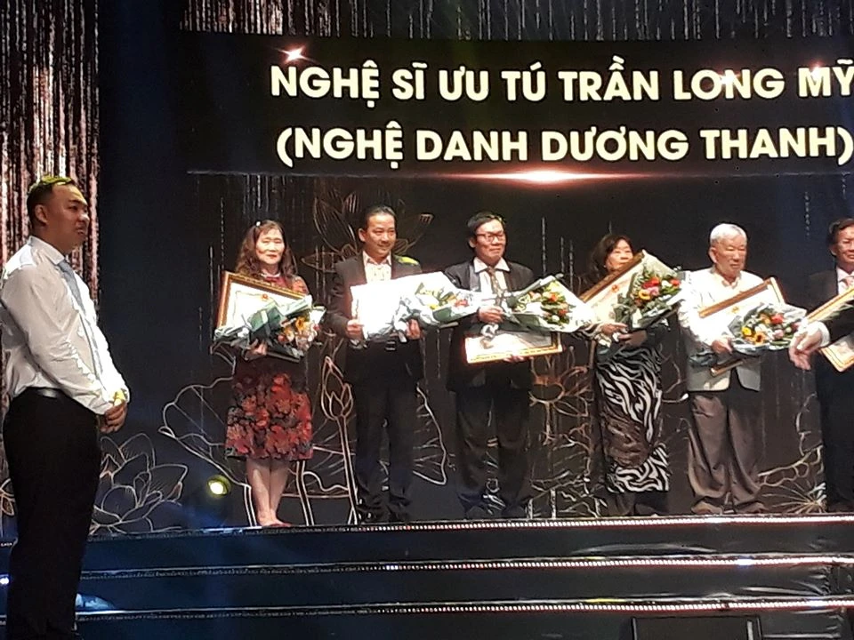 Hình ảnh TP.HCM trọng thể trao tặng danh hiệu NSND, NSƯT ảnh 17