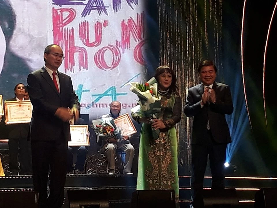 Hình ảnh TP.HCM trọng thể trao tặng danh hiệu NSND, NSƯT ảnh 13