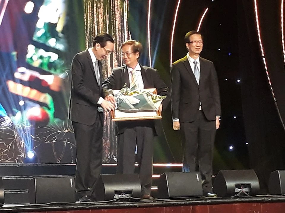 Hình ảnh TP.HCM trọng thể trao tặng danh hiệu NSND, NSƯT ảnh 16