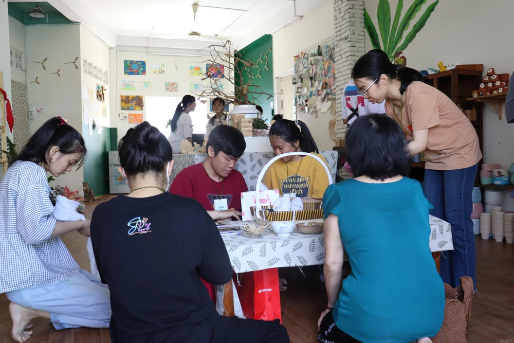 Chương trình thu hút đông đảo người dân ở mọi lứa tuổi tham gia.