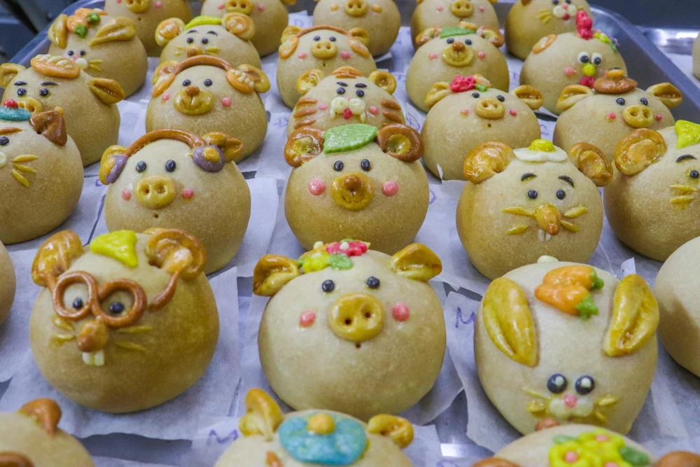 Bánh trung thu hình thú được chị Phạm Ngọc Thảo Nguyên (32 tuổi – Ngụ quận 10, TP.HCM) được nặn hoàn toàn bằng tay.