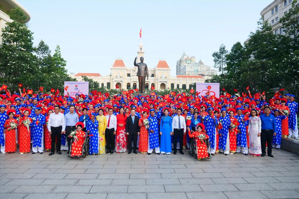 Lễ cưới tập thể 2022 với chủ đề "Tôn vinh nét đẹp văn hóa Việt".