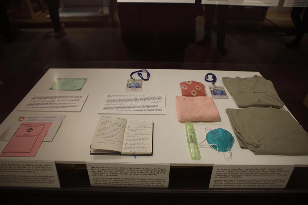 Những vật dụng của Sư cô Thích Thọ Phước ở chùa Long Thạnh, quận 12 sử dụng trong thời gian tham gia công tác phòng, chống, chăm sóc, chữa trị bệnh nhân COVID-19 tại bệnh viện Hồi sức COVID-19 Thủ Đức từ ngày 22-7 đến ngày 8-10-2021.
