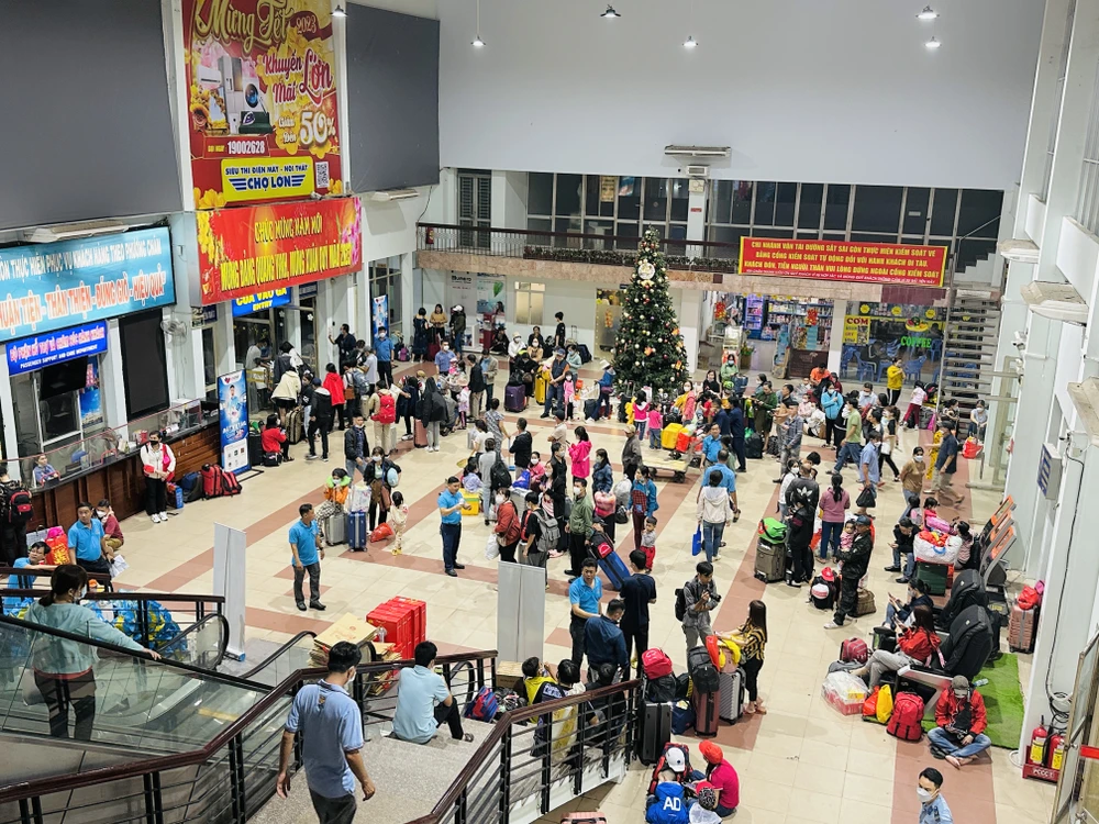 Chương trình đã tài trợ cho 112 hộ gia đình (hơn 300 công nhân) về quê đón Tết sum họp gia đình trên tuyến tàu mùa Xuân. Ảnh: HUỲNH THƠ