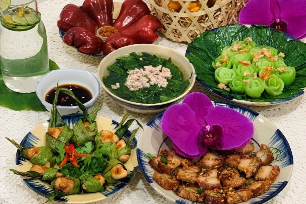 Mâm cơm 52.586 đồng mà chị Bách Thành muốn dành tặng mẹ thay lời yêu thương nhân ngày 8-3. Ảnh: NVCC