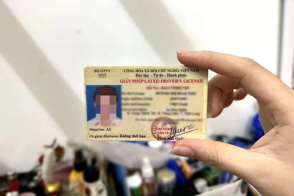 Giấy phép lái xe là giấy tờ bắt buộc khi tham gia giao thông. Ảnh: HUỲNH THƠ