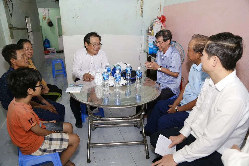 Cùng ngư dân thắp sáng đèn trên biển tại bình thuận-4