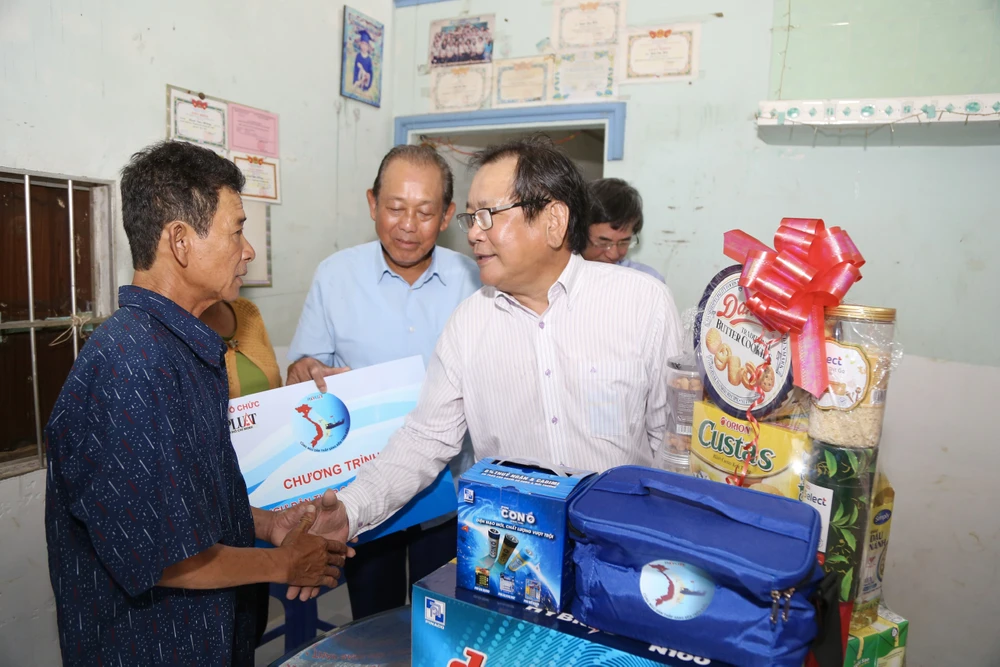 Cùng ngư dân thắp sáng đèn trên biển tại bình thuận-5