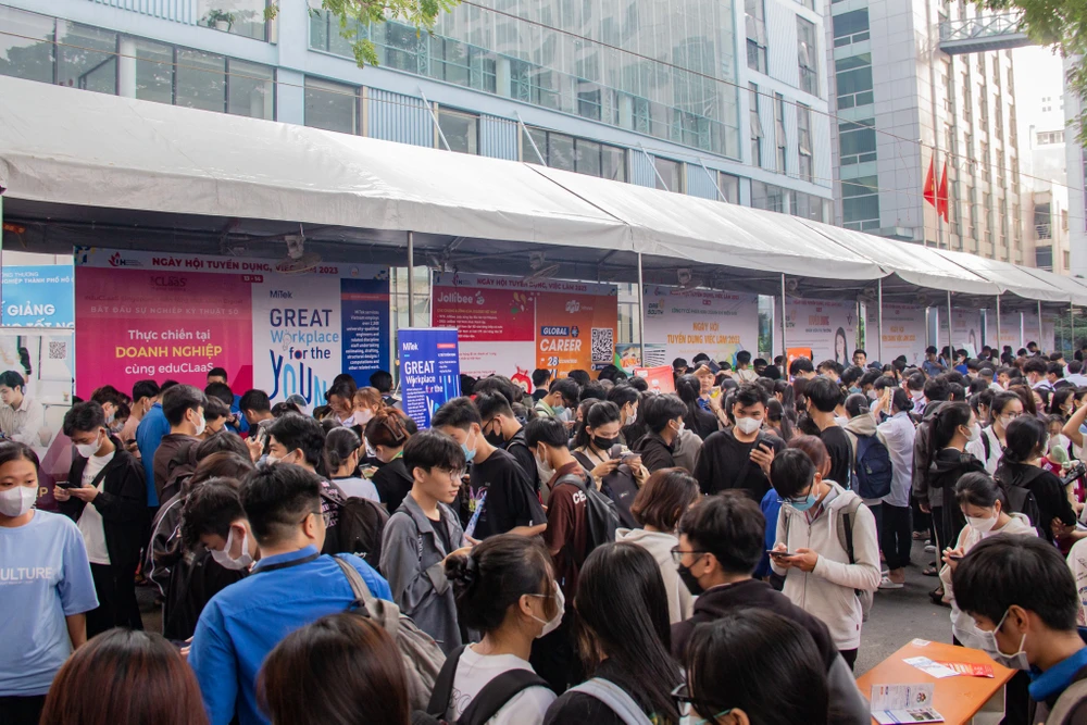 Hơn 5.000 vị trí việc làm cho sinh viên, người lao động tại ngày hội tuyển dụng, việc làm