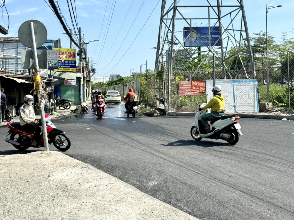 Đoạn giao nhau giữa đường Kha Vạn Cân và đường số 48 hiện nay đã giảm tình trạng ùn tắc, nhất là vào giờ cao điểm