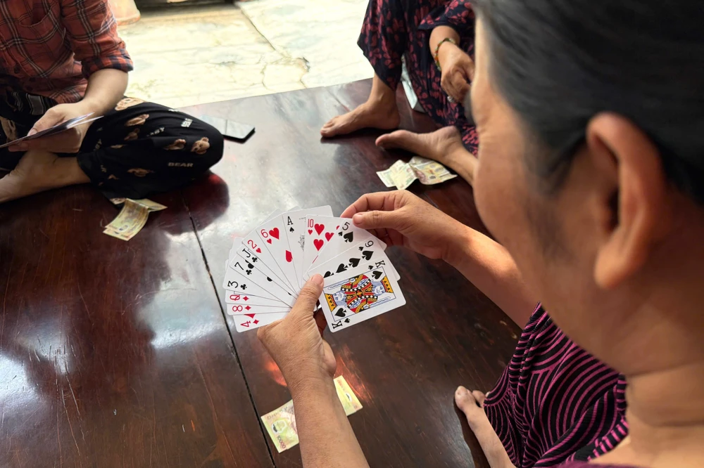 Đánh bài với số tiền nhỏ.jpeg