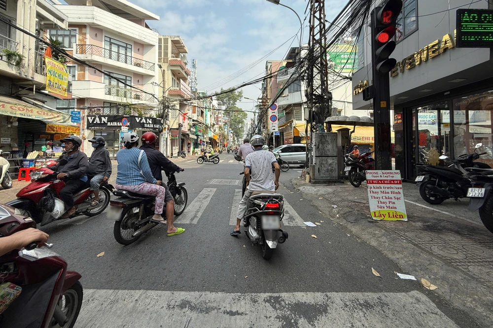 Dừng đèn đỏ.jpeg