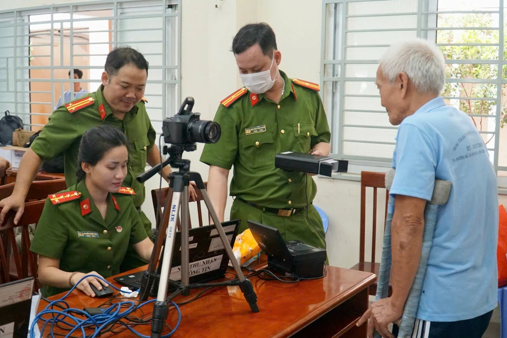 người yếu thế.jpeg