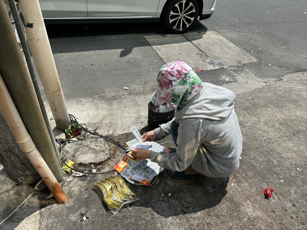 Công an TP.HCM khuyến cáo người dân cẩn trọng khi đốt vàng mã dịp rằm tháng 7