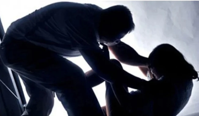 Ép vợ hoặc chồng quan hệ tình dục.jpeg