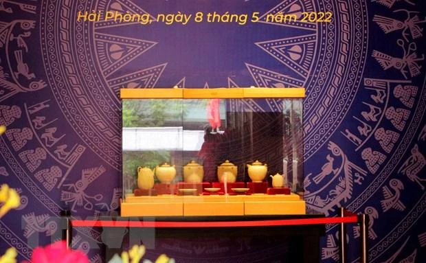 Sưu tập gốm men trắng An Biên có niên đại thế kỷ XI-XII, trưng bày tại Bảo tàng Hải Phòng. Ảnh: TTXVN