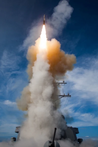 Tên lửa dẫn đường SM-2 được phóng từ tàu khu trục USS John Paul Jones tháng 11-2014.