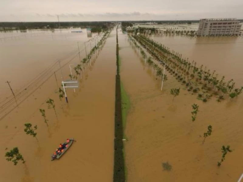 Đường phố tỉnh An Huy biến thành sông ngày 3-7.