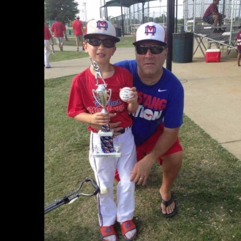 Hai nạn nhân người Mỹ: cha Sean Copeland 52 tuổi cùng con trai Brodie 10 tuổi 