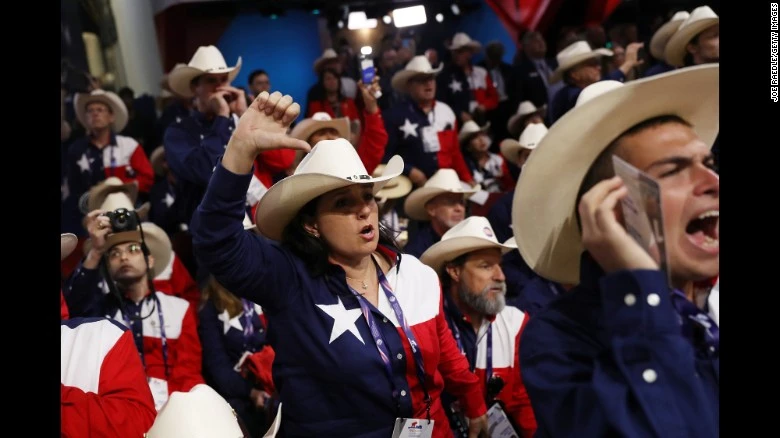 Các đại biểu bang Texas phản đối đề cử Trump tại đại hội.