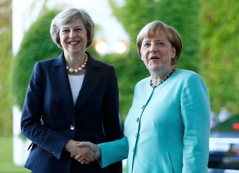 Thủ tướng Đức Angela Merkel (phải) tiếp Thủ tướng Anh Theresa May tại Berlin (Đức) ngày 20-7. 