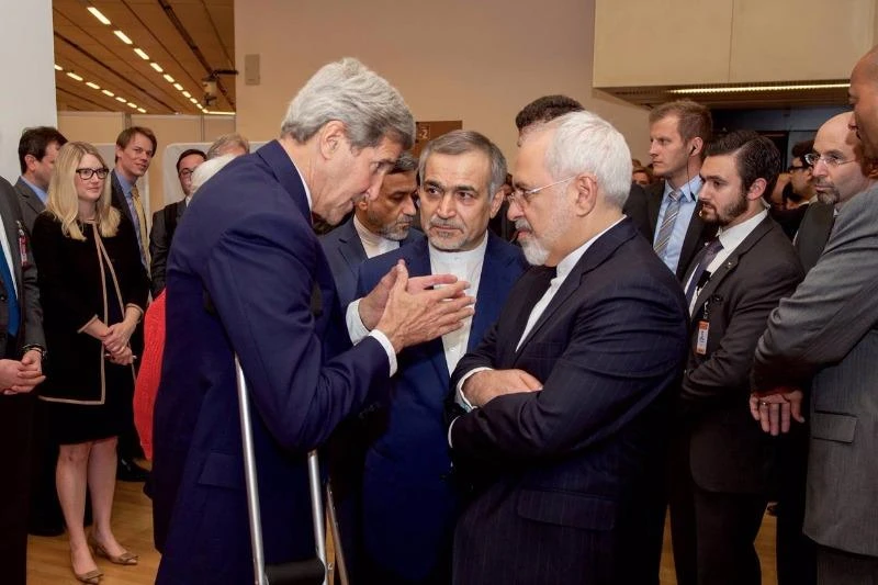 Ngoại trưởng Mỹ John Kerry (trái) và Ngoại trưởng Iran Javad Zarif tại Áo tháng 7-2015.