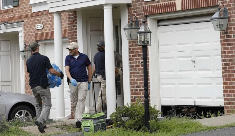  Nhà của Young ở Fairfax (bang Virginia) bị khám xét ngày 3-8